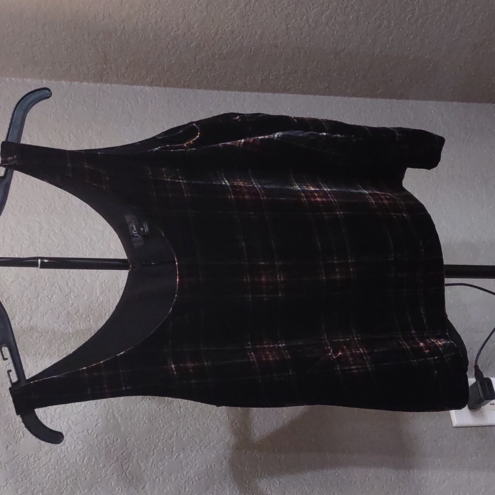 J CREW TOP. - Picture 15 of 17